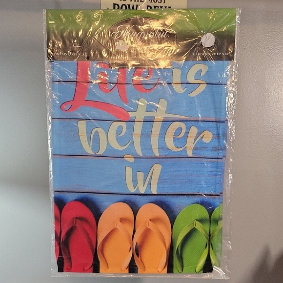 Magnolia Garden Flag with Flip Flops - Picture 1 of 3